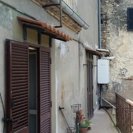 Feriehus Casa In Antico Borgo Medievale A Ri, Via Giacomo Leopardi, 15 *