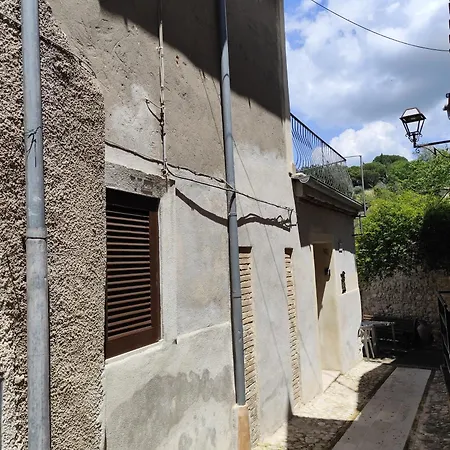 Feriehus Casa In Antico Borgo Medievale A Ri, Via Giacomo Leopardi, 15 Tarano